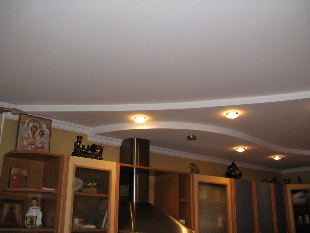 освещение потолка на кухне