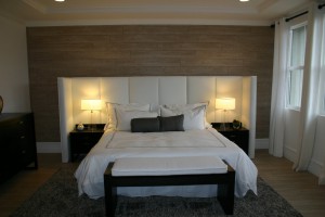 Дизайн стен спальной комнаты шпон